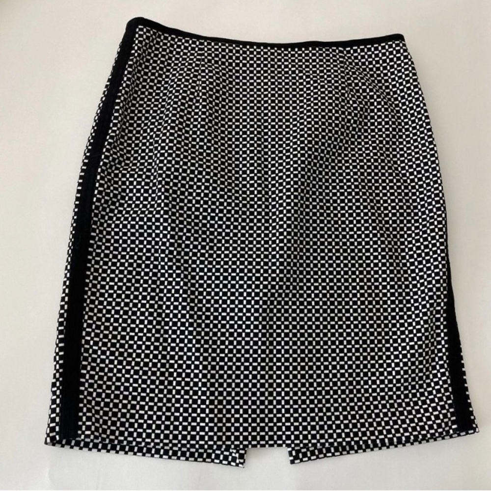 White House black market skirt
